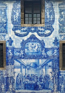 Capela das Almas de Santa Catarina, exterior façade with azulejo tiles depicting the death of Saint
