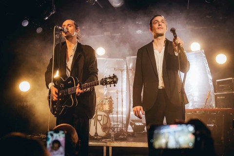 Singer Ben Hartmann and pianist Johannes Aue from Billions live on 10 years of cocaine and