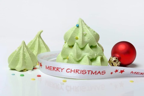 Meringue in the shape of a Christmas tree, Christmas cookies, meringue