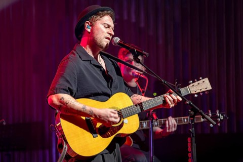 Johannes Oerding gives his first concert after a long break and in connection with his new album in