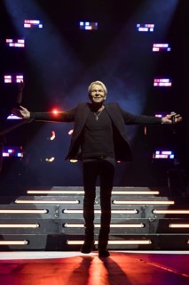 Matthias Reim live on ..und plötzlich bist du Kult! Tour in the Berlin Uber Arena on 29 December