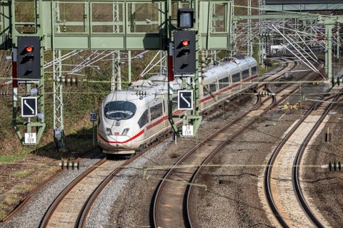 ICE 3, railway line, 4-track, for local and long-distance traffic between the Rhineland and the
