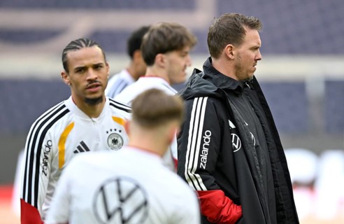 Leroy Sané GER (19) behind national team coach Coach Julian Nagelsmann GER football, training