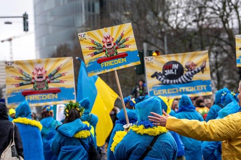 Members of the Blau-Gelbes Kreuz association, German-Ukrainian Association e.V., as a foot group at