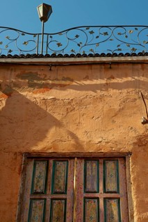 House wall with clay plaster, window and roof terrace, detail, building, living, house, Marrakech,