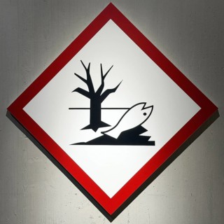 The dangerous goods symbol tree, fish, water, environment, GHS-09 warns of environmentally