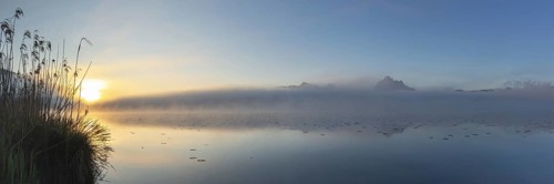 Sunrise at Lake Hopfensee near Füssen, with the Tegelberg massif and the Säuling behind it,