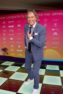 Bert Beel at the event Landpartie with Julian F.M. Stöckel at the Strandhotel Vier Jahreszeiten in
