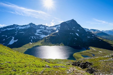 View of mountain landscape and lake Giklingdalsvatnet, Flatvaddalen high valley, Innerdalen side