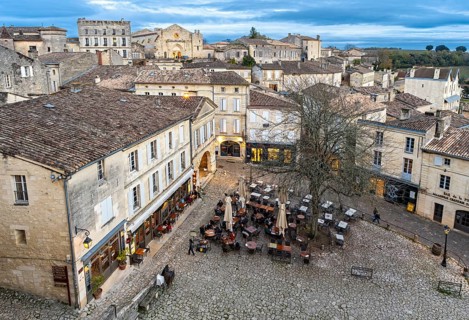 Place de l'Eglise Monolithe, Saint-Emilion, France