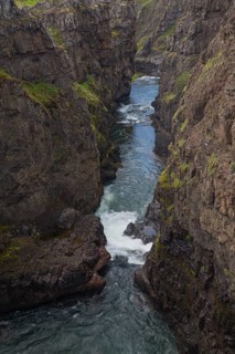 The river Vididalsa eroded the Kolugil canyon