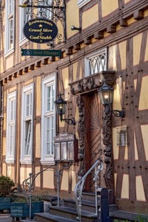 Hotel Nassau Oranien, historic half-timbered house, baroque, façade, portal with carvings by Johann