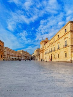 Piazza Duomo, Ortygia, Syracuse, Sicily, Italy