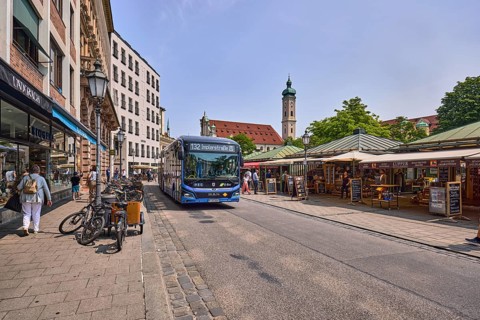 Public transport, public transport, bicycles, shopping market, fixed and mobile market stands,