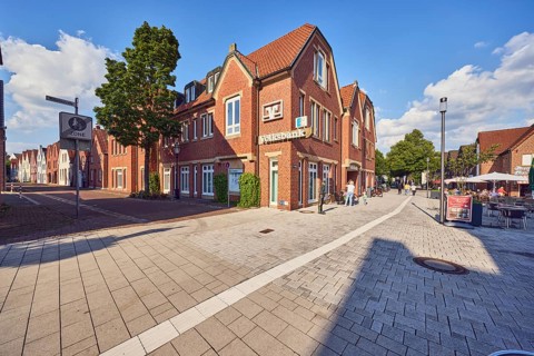 Pedestrian zone, commercial building, residential building, brick building, lantern, Volksbank