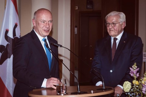 Kai Wegner, Governing Mayor of Berlin, gives a speech in front of a dinner in honor of the honorary