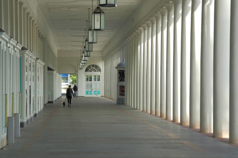 Colonnade with column and lamps at the State Theatre, pedestrian, pedestrian passage, vanishing