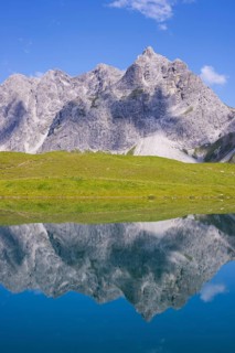 Eissee, Oytal, behind it Großer Wilder, 2379m, Hochvogel- and Rosszahngruppe, Allgaeuer Alpen,