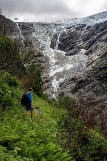Mountaineers on a hiking trail, cloudy mountain landscape with Grindelwald-Fiescherfirn glacier,