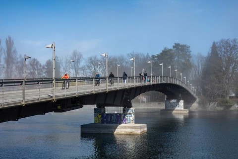 The bicycle bridge across the Rhine serves inner-city pedestrians and cyclists. The bridge was