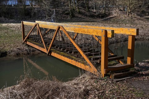 Wackelbrücke über der Ausess, Doos, Upper Franconia, Bavaria, Germany