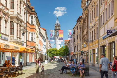 Reichenstraße pedestrian zone with Reichenturm, Bautzen, Upper Lusatia, Saxony, Germany