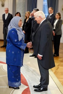 Adina Binti Kamarudin Malaysia is received by Frank-Walter Steinmeier (President of the Federal