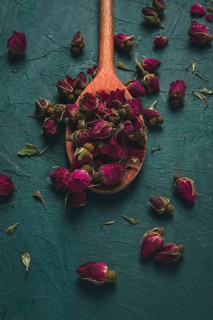 Pink Tea, Damask rose buds, wooden spoon, top view, no people