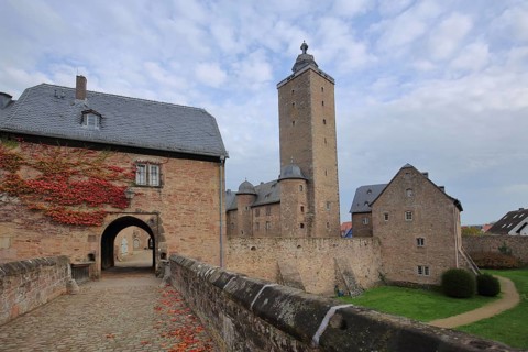 Castle built 13th century, castle complex with gatehouse, entrance, autumn colors, Steinau an der