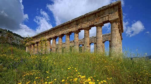 Italy - Sicily - temple - Segesta