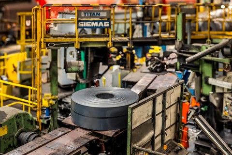ThyssenKrupp hot rolling mill, removal and packaging of the produced coils on a panel belt,