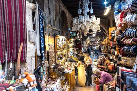 Cairo, Egypt. April 21st 2025. Foreign tourists shopping for gifts and souvenirs in the popular