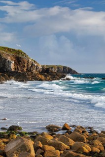 Waves breaking on the rocky coast near Plouarzel on the Atlantic coast, Département Finistère,