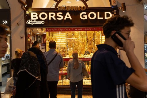 Istanbul, Turkey. June 23rd 2025. A window display of gold jewelry in the busy Grand Bazaar of