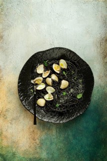 Black spaghetti vongole, venerki, homemade, without people