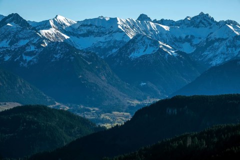 View from the high-altitude hiking trail from Bolsterlanger Horn to Riedberger Horn, snow-capped