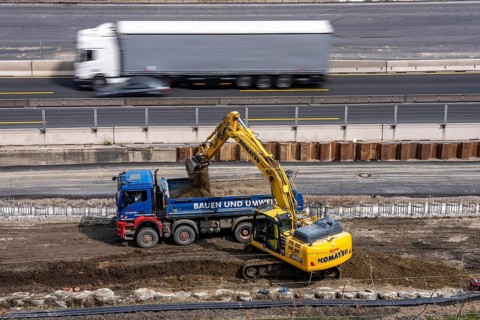 Construction work, on the large construction site at the Duisburg-Kaiserberg motorway junction,