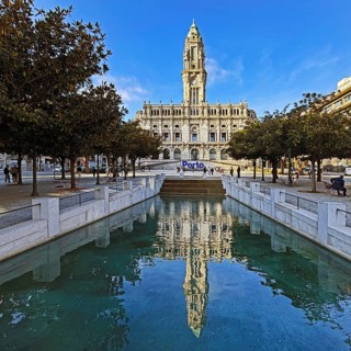 Câmara Municipal do Porto, Porto City Hall at the end of Avenida dos Aliados with reflection in the