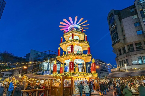 Christmas pyramid at Dortmund's Christmas market at dusk, Dortmund, North Rhine-Westphalia, Germany