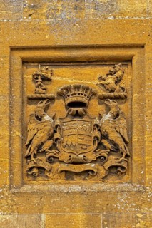 Coat of arms, Cotswold Stone, wall, Moreton-in-Marsh, Cotswolds, England, Great Britain
