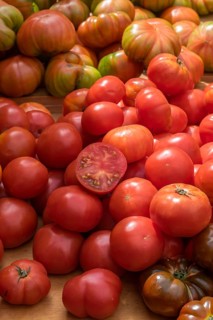 Market stall with different varieties of tomatoes, weekly market market, Majorca, Balearic Islands,