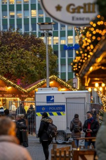 Video surveillance by the police at the Porschekanzel, in front of the Marktkirche in the city