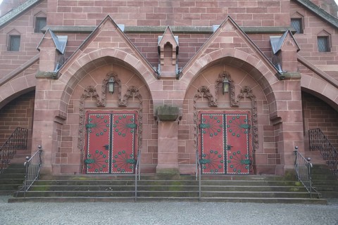 Portal of the neo-gothic Oranier Memorial Church, two red church doors, Wiesbaden, Biebrich, Hesse,