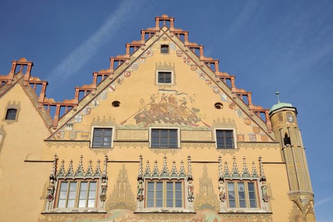 Decorated gable with wall painting of the historic Ulm box and city coat of arms at the town hall