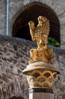 Fountain figure, golden lion, lion fountain by sculptor Carl Wilhelm, Willy Bierbrauer, King Adolf