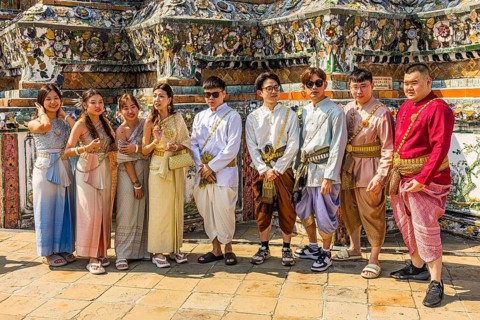 A group of young people wearing traditional clothing presents themselves for the photographers, Wat