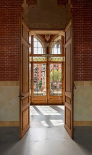 Interior view of the hall and corridors in the main building in the Hospital de la Santa Creu i