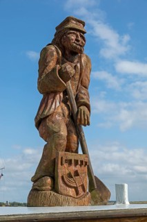 Statue, Harbour, Altefähr, Island of Rügen, Mecklenburg-Western Pomerania, Germany