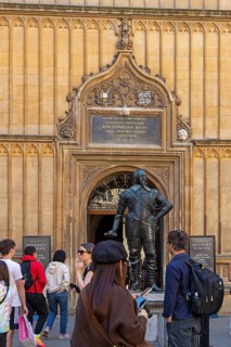 Statue of William Herbert, Earl of Pembroke, Bodleian Library, Inner Courtyard, Old Schools