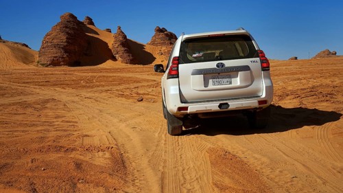 Middle East, Saudi Arabia, jeep in the countryside, Al Ula
